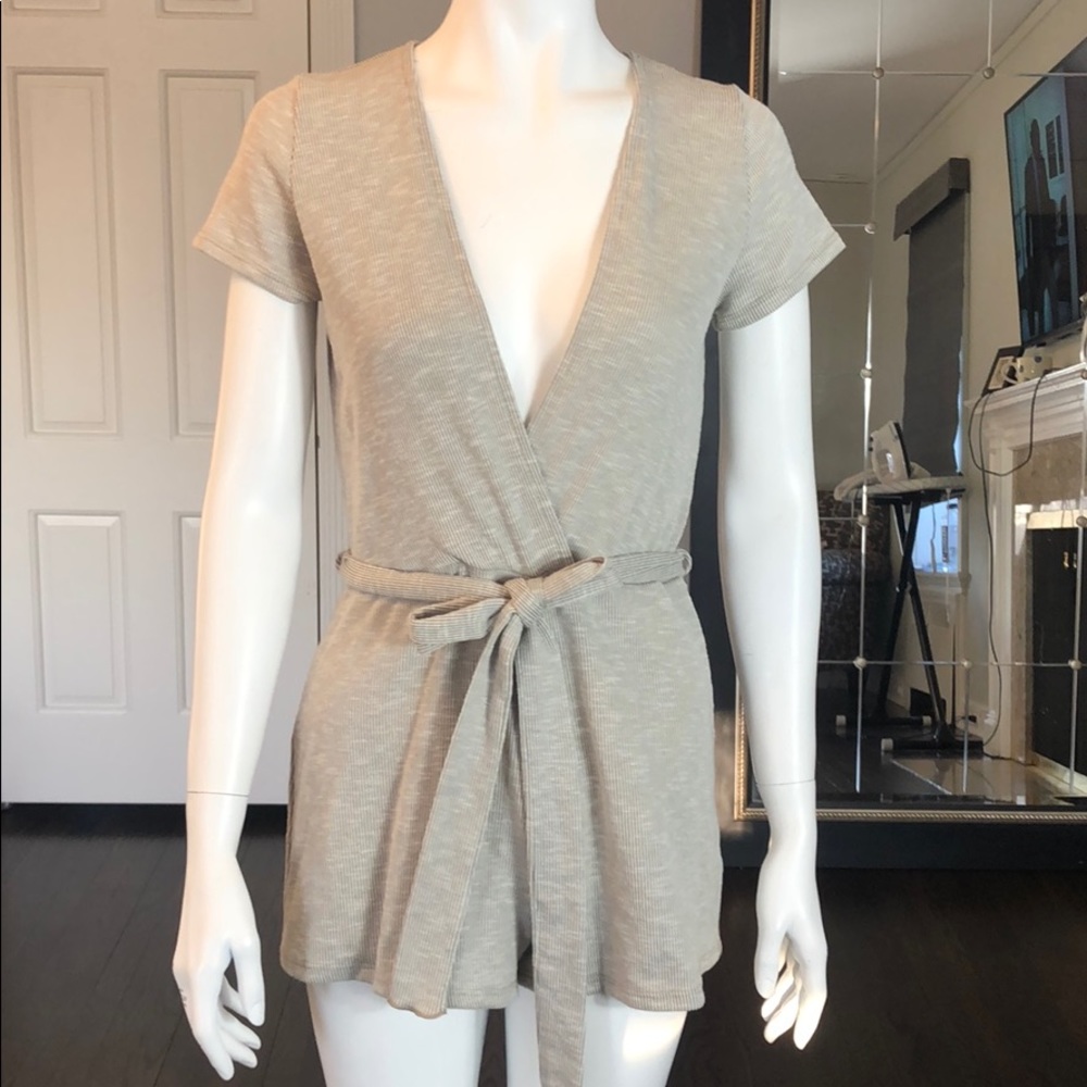 NWT Blue Blush Ribbed Tie-Waist Casual Romper